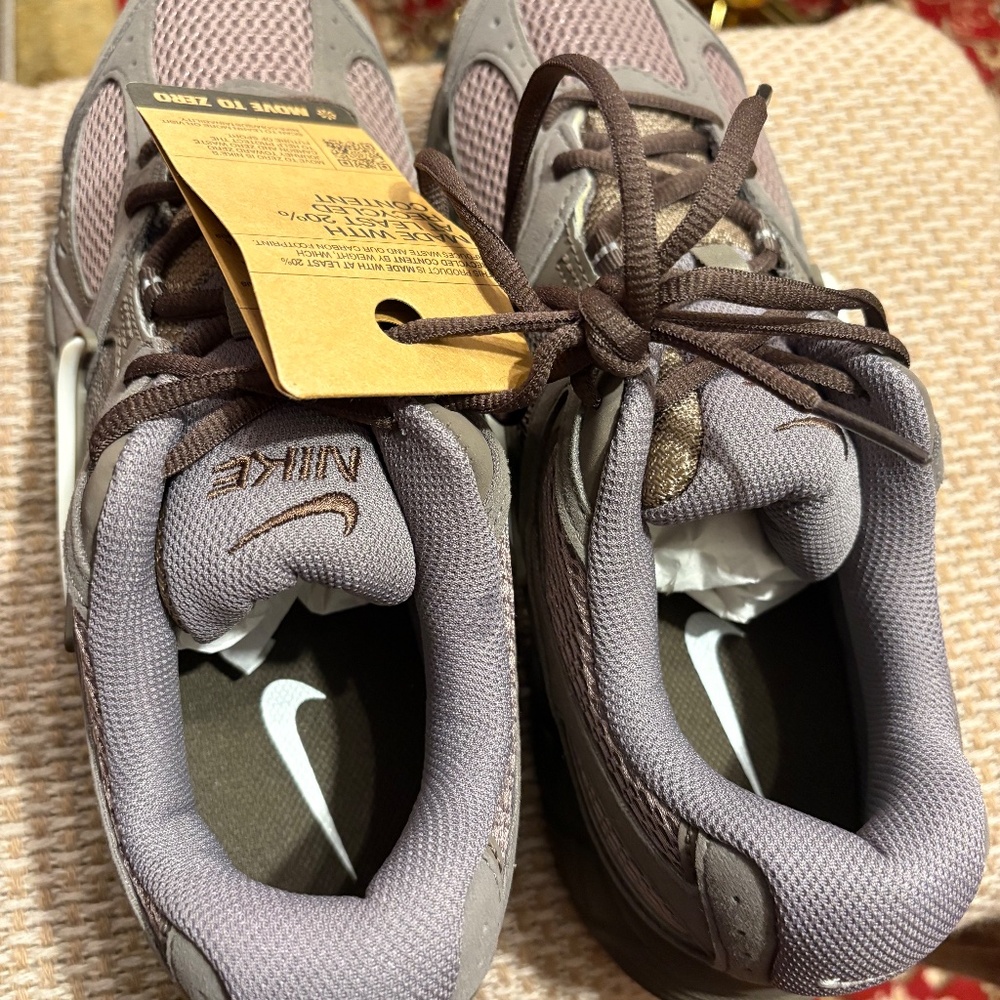 Nike Sneakers - Picture 5 of 7